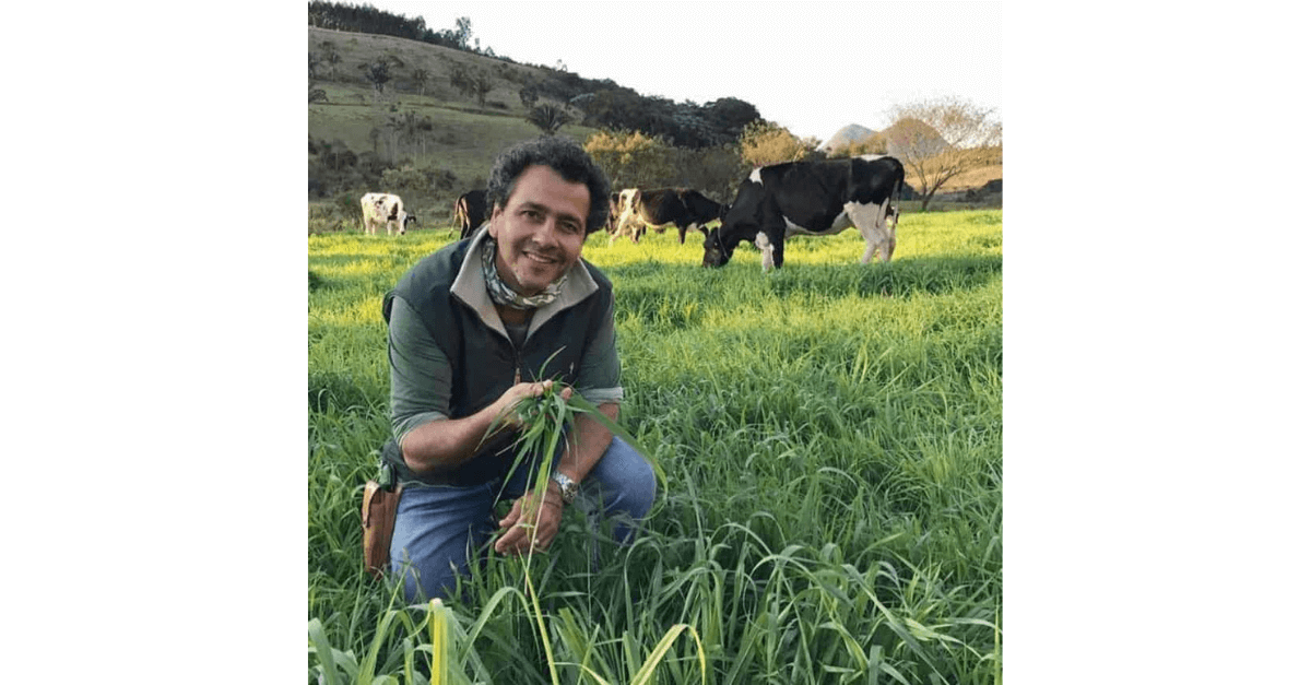 Marcos-Grama-2 Marcos Palmeira informou recentemente que plantará mais de 200 mil árvores típicas da Mata Atlântica em sua fazenda.