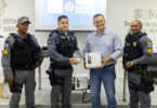 Secretário executivo Alex Marega entrega equipamentos para Polícia Militar