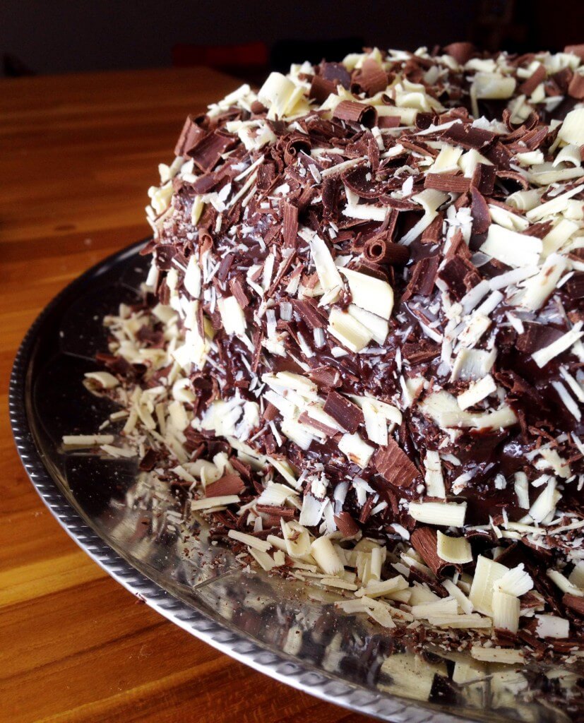 Receitas Para O Dia Das Mães Bolo com cobertura de chocolate foto Cuecas na Cozinha Cópia 827x1024 - Receitas para o Dia das Mães