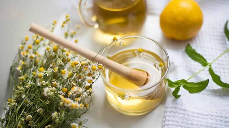 Chá feito à base de camomila - Getty Images/iStockphoto - Getty Images/iStockphoto