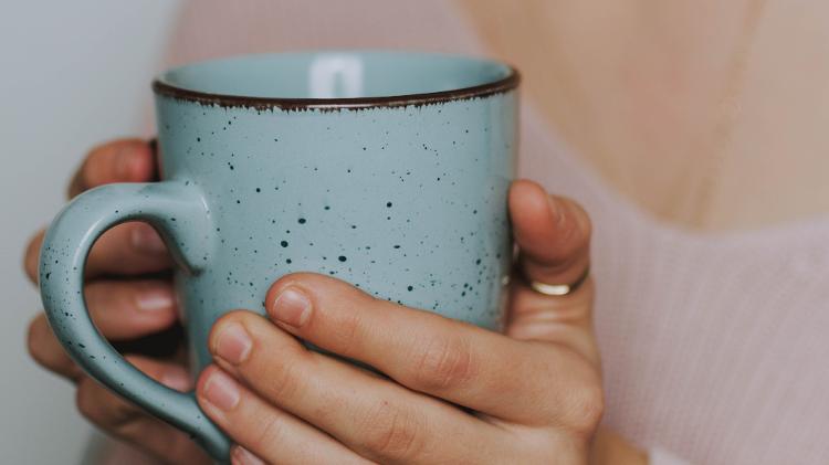 Cha-1682365658138_V2_750X421-1 chá - pexels-lil-artsy - pexels-lil-artsy