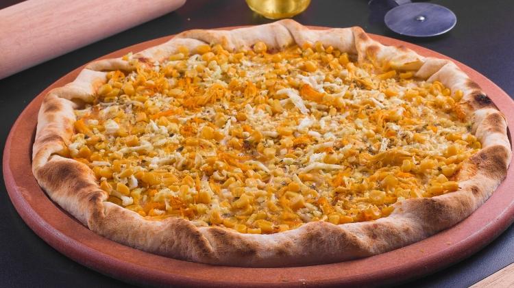 Pizza-De-Frango-Com-Milho-1685734333375_V2_750X421-1 pizza de frango com milho - iStock - iStock