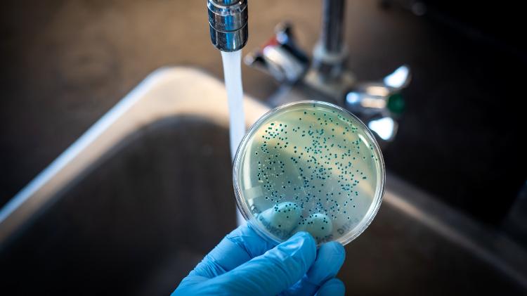 Colera-Agua-Contaminada-1667140766846_V2_750X421-1 cólera - iStock - iStock