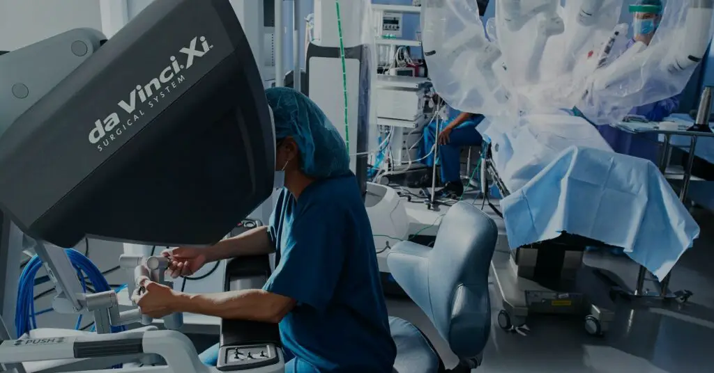Artificial-Intelligence-In-Surgery_5-1024X536-1-1 A inteligência artificial na cirurgia pode ser utilizada para fornecer orientação intraoperatória aos cirurgiões - Imagem: Intuitive.