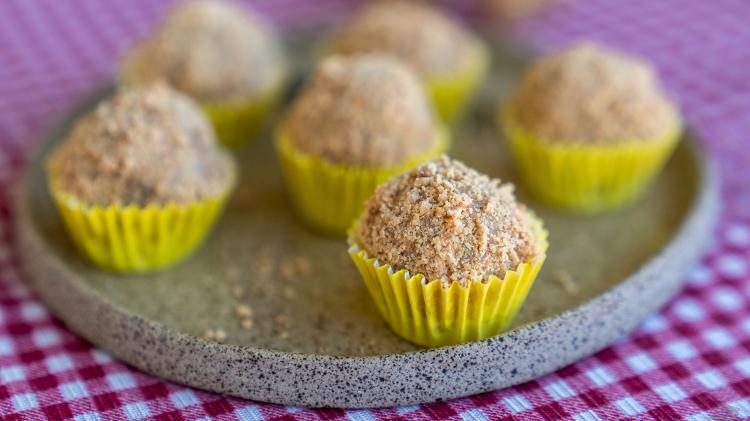 Brigadeiro-De-Pacoca-1-1686598697040_V2_750X421-1 Brigadeiro de paçoca 1 - Léo Avesani - Léo Avesani