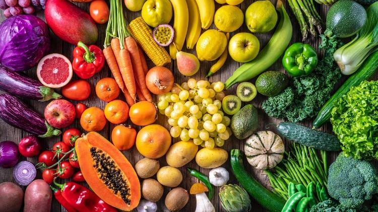 Frutas-Verduras-E-Legumes-Alimentacao-Saudavel-1653422021753_V2_750X421-1 frutas, verduras e legumes; alimentação saudável - iStock - iStock