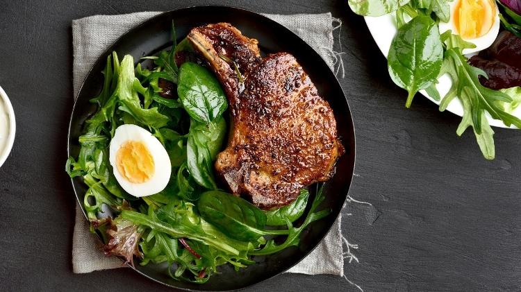 Carne-Vermelha-Bife-Refeicao-1663955719833_V2_750X421-1 Carne vermelha, bife, refeição - iStock - iStock