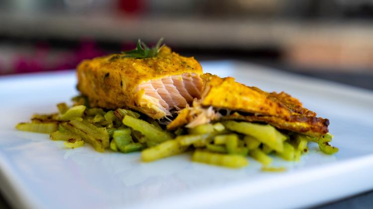 Salmao-Veronica-Laino-1658777842966_V2_750X421-1 Salmão Verônica Laino - Léo Avesani - Léo Avesani