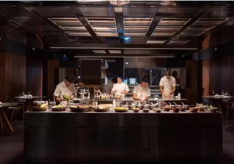 Tuju-1 O Tuju, de São Paulo, foi o restaurante brasileiro premiado no "Oscar" da gastronomia pela sua hospitalidade, além dos pratos. - Foto: @kato78/Instagram