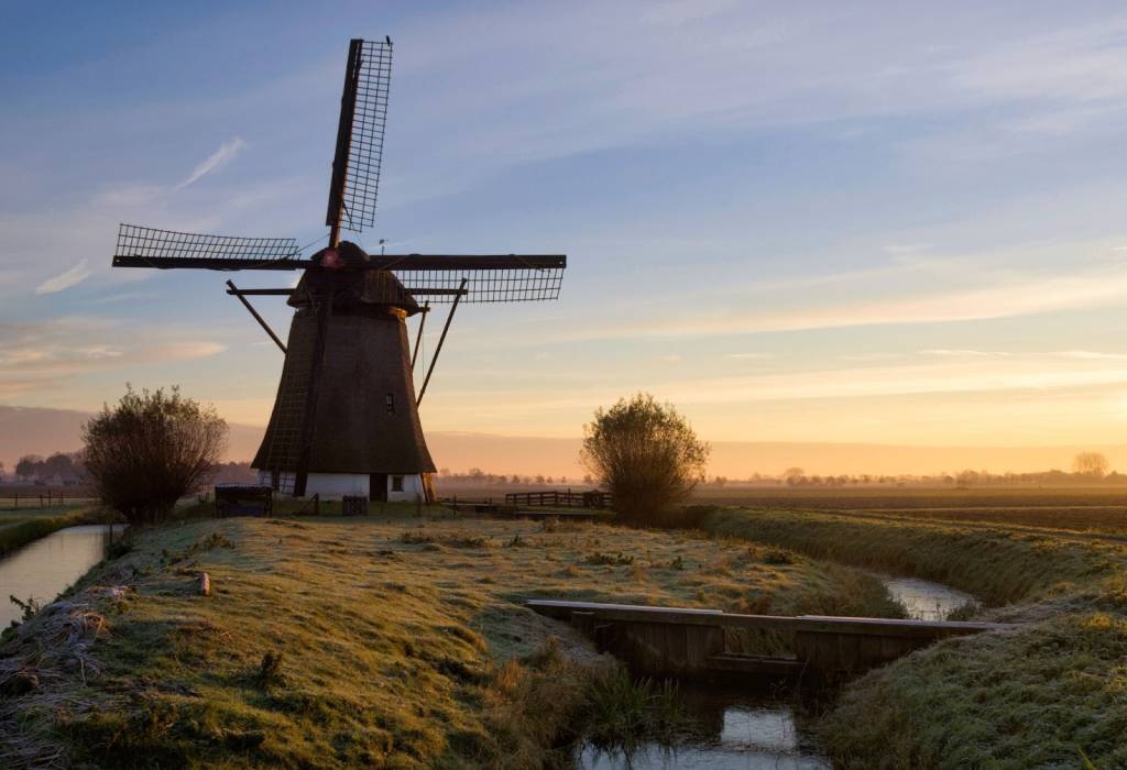 Unnamed (4) Amsterdã tem cenário com moinhos e campos verdes