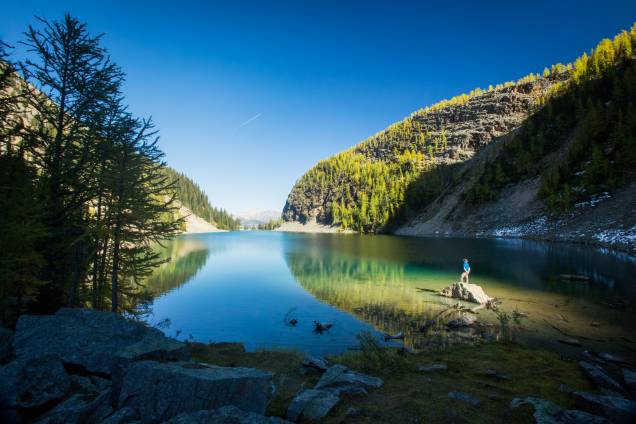 <strong>Lago Agnes</strong> A trilha que vai até o Lago Agnes é uma das mais percorridas da área próxima ao Lago Louise, pois tem dificuldade moderada e a recompensa é essa belezura aqui. A trilha tem 385m de elevação e pode ser percorrida em cerca de 3h (ida e volta)