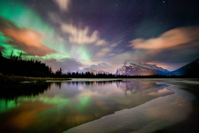 <strong>Lagos Vermilion</strong> Foto tirada durante o inverno, em uma noite particularmente movimentada pela aurora boreal