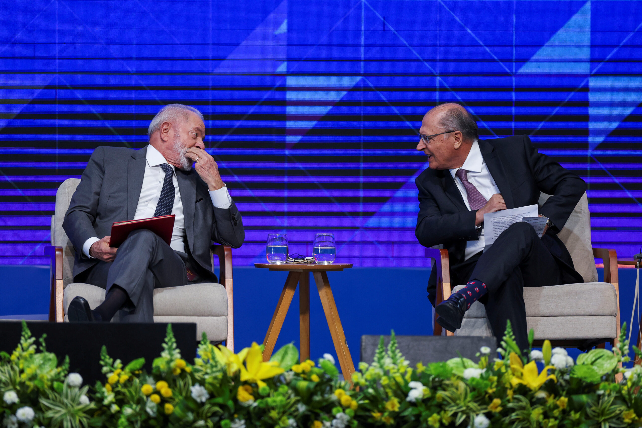 O presidente Lula e o vice-presidente do Brasil, Geraldo Alckmin, participam da abertura do Fórum Empresarial do Brics - 5/7/2025 | Foto: Pilar Olivares/Reuters