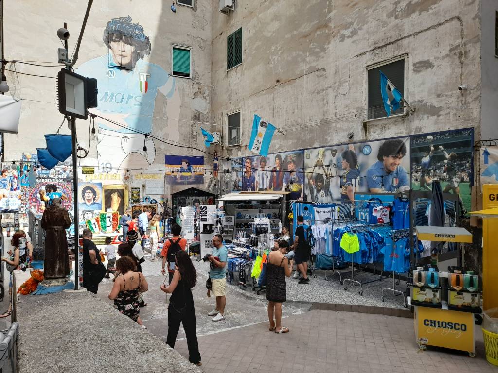 Quartieri-Spagnoli-Maradona quartieri-spagnoli-maradona