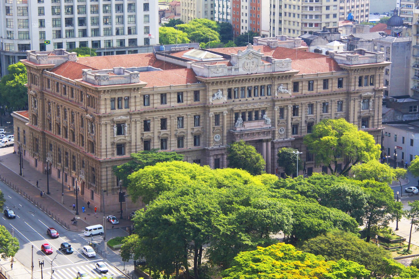 Tribunal de SP decide favorável a aluno trans