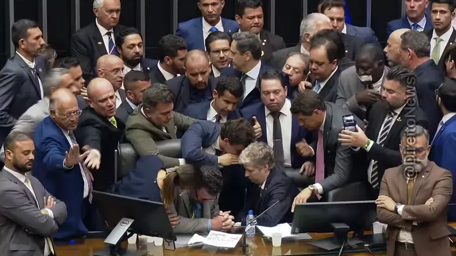 motta tenta sentar cadeira presidencia camara deputado oposicao nao deixa mas depois cede veja video