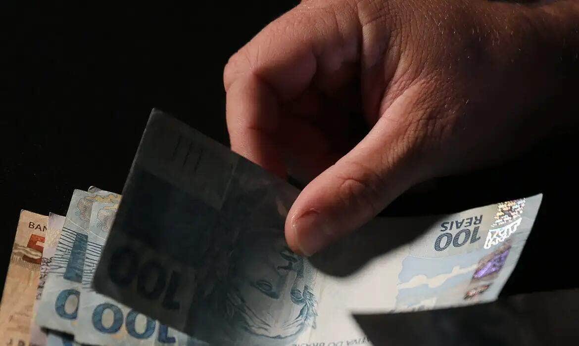 Poupança: Ainda Vale A Pena Investir Em 2025? 92 Dinheiro, Real Moeda brasileira Por: José Cruz/Agência Brasil