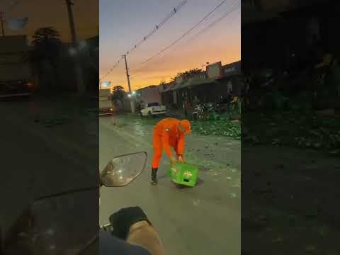 Caminhão Derrama Carga De Cerveja E Bloqueia Rodovia Em Várzea Grande: Assista Ao Vídeo 2 YouTube video