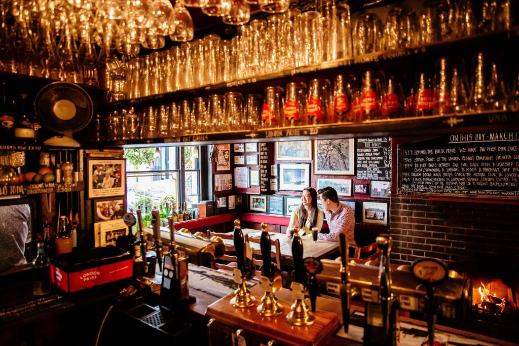 Uma visita à Inglaterra só fica completa com uma (ou várias) idas a pubs para absorver a atmosfera local