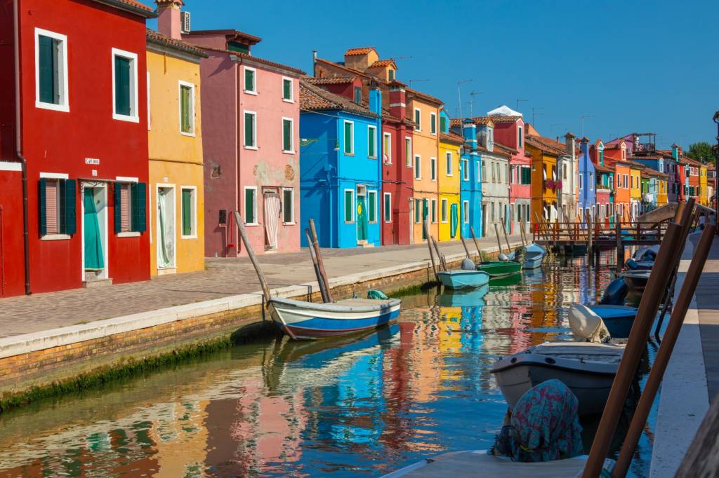 Burano-1563268476Yww casas coloridas canal burano veneza italia