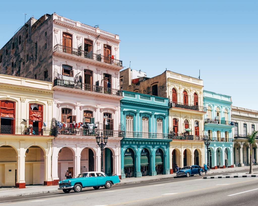 Spencer-Everett-4Mtse39Oqro-Unsplash casas coloridas havana cuba