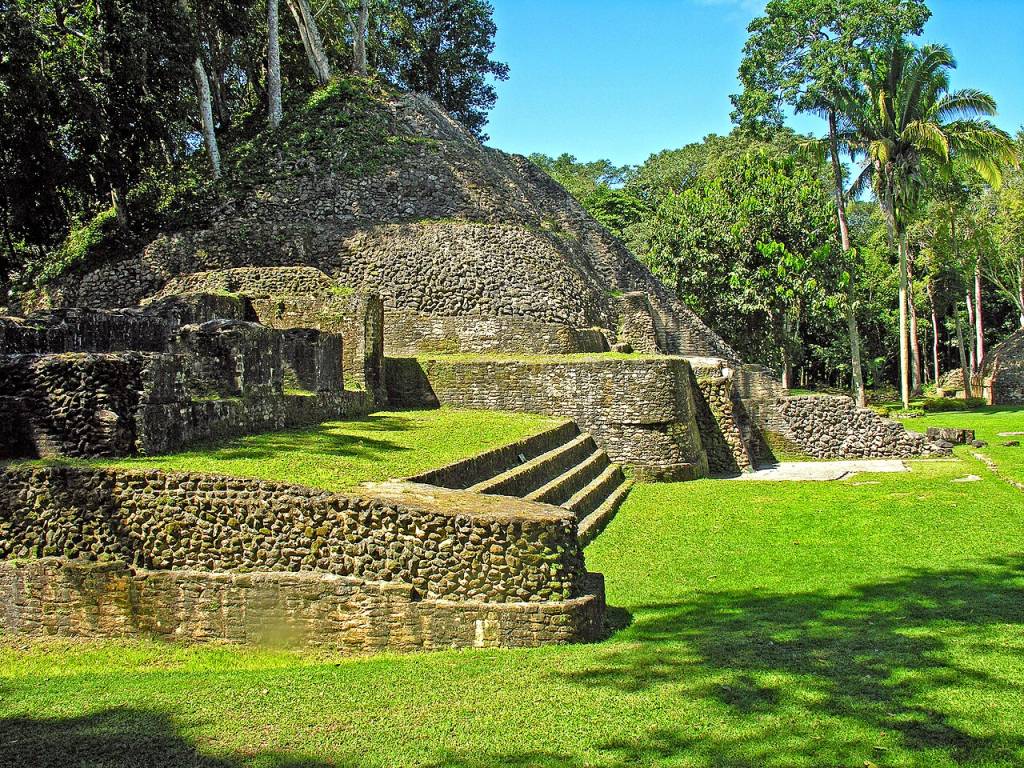 caracol-belize