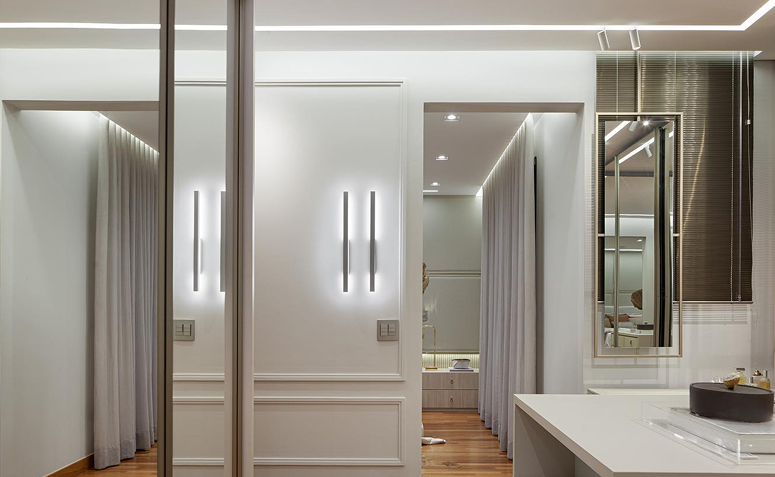 Closet iluminado com luz neutra