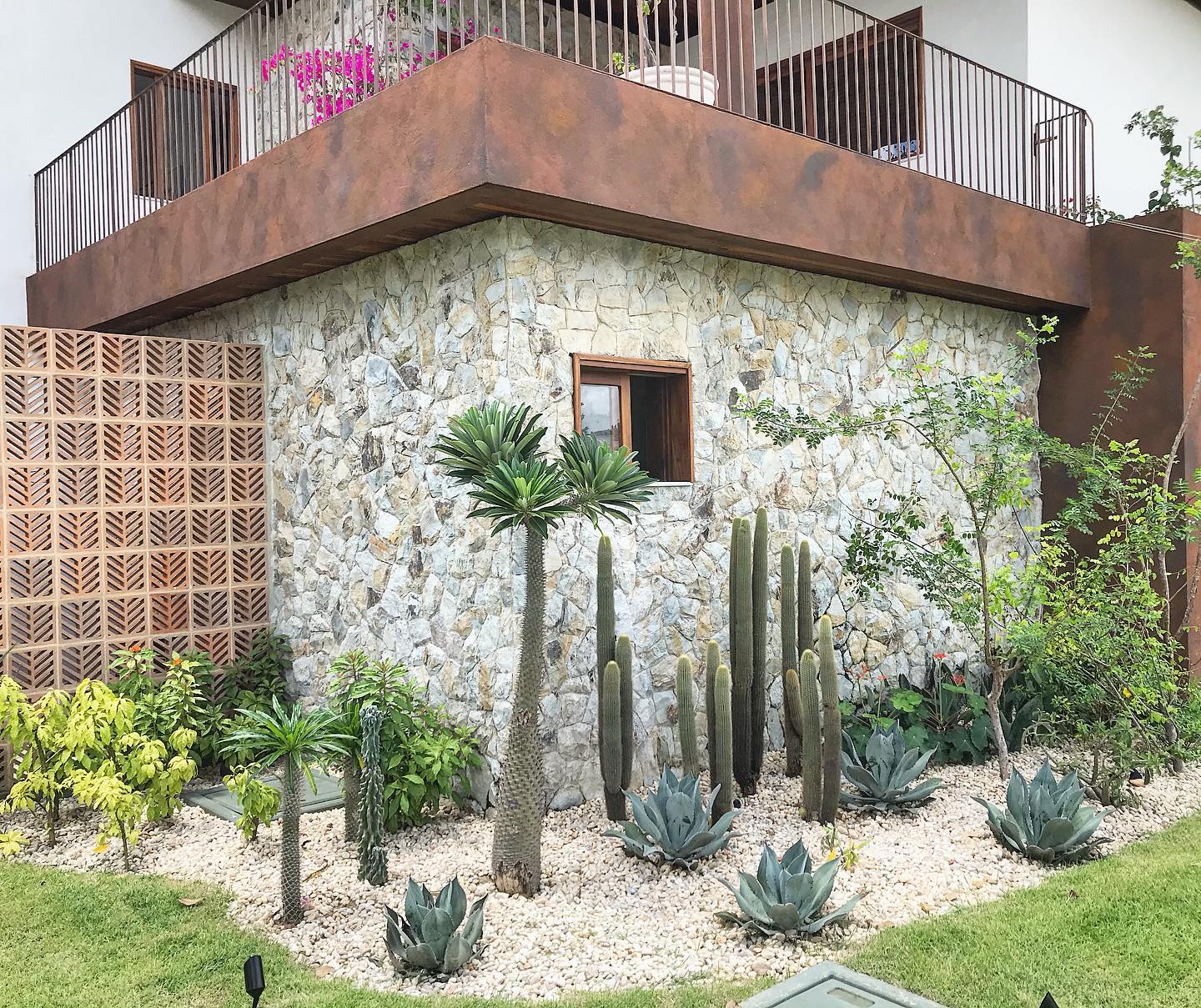 Foto de jardim na frente de casa 07 - 14