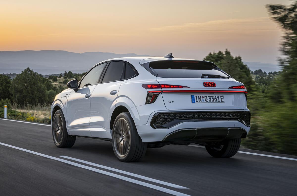 Audi_Q3_Sportback_Rear_Hero 2025 word3