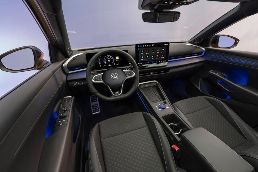 Volkswagen-T-Roc-2026-Dashboard 2025 word1