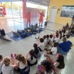 Em alusão ao Dia do Soldado, cerca de 40 alunos da Escola Marcelino Spinolla participaram de uma atividade educativa com demonstrações práticas do Corpo de Bombeiros Militar.