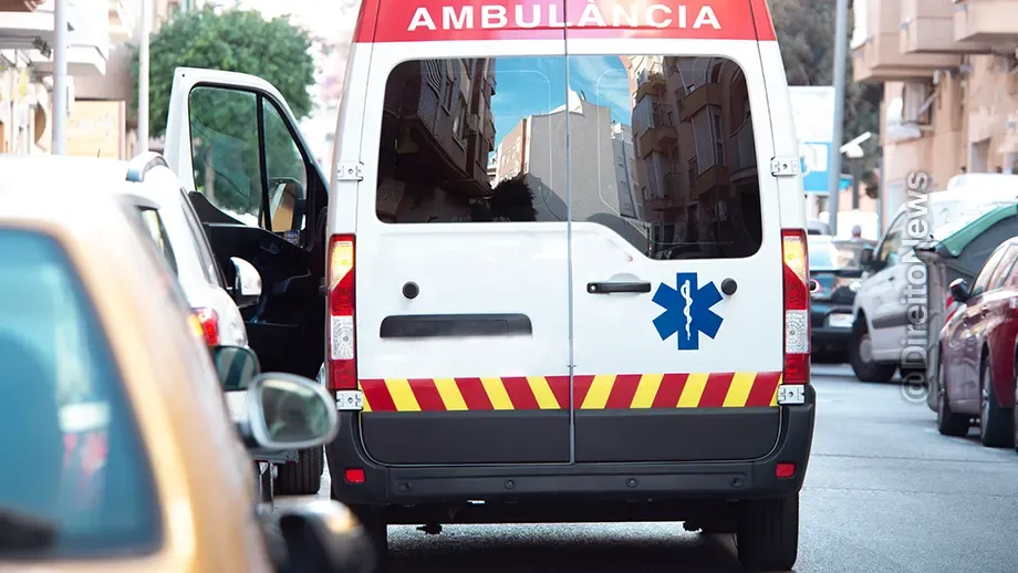 justa causa funcionaria parou ambulancia bar durante expediente demitida