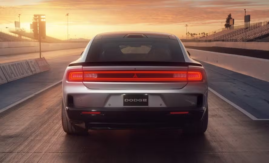 1_Dodge-Charger-Daytona Vendas fracas levam Dodge a reduzir preço do carro elétrico Charger Daytona - Foto: Divulgação