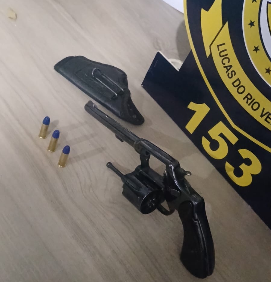 Gcm Prende Homem Após Disparo De Arma De Fogo No Bairro Veneza 82 Durante a abordagem, foram apreendidas duas armas de fogo e diversas munições na residência do suspeito, que tentou enganar os agentes.