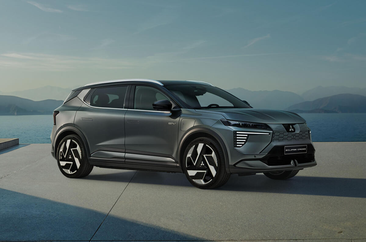 1_2025-Mitsubishi-Eclipse-Cross-Front-Quarter O Novo Mitsubishi Eclipse Cross é lançado como um Renault Scenic elétrico - Foto: Divulgação