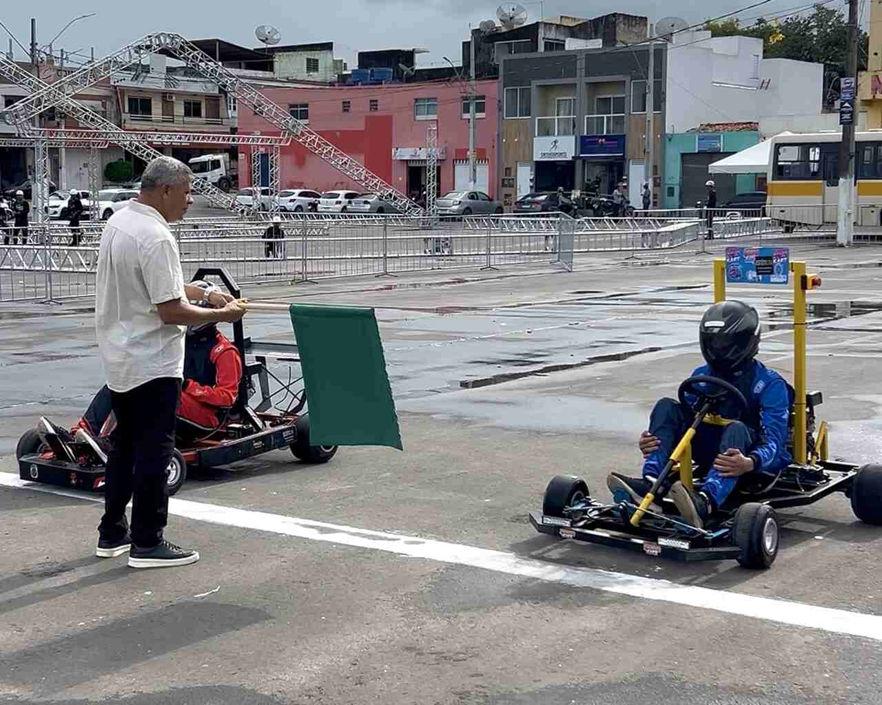 karts-posicionados-no-grid-do-ifskart