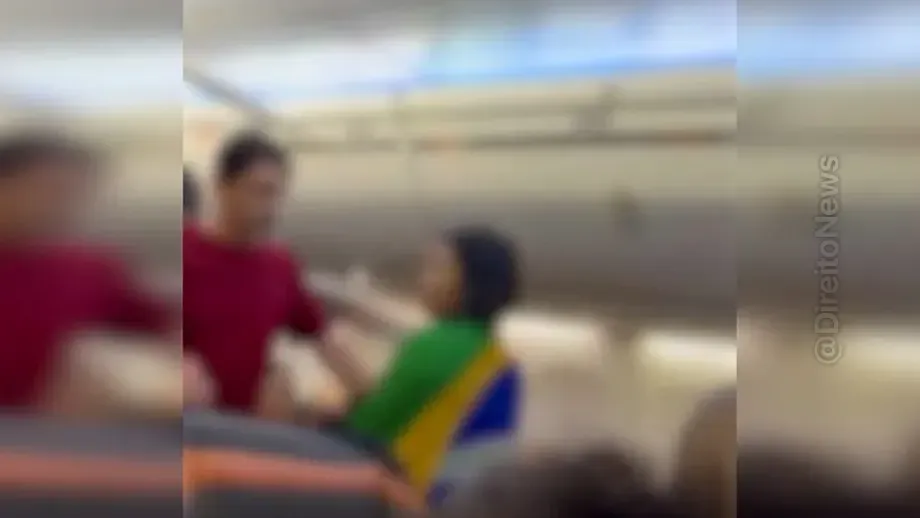 video mulher bandeira brasil diz nao viaja petistas expulsa aviao