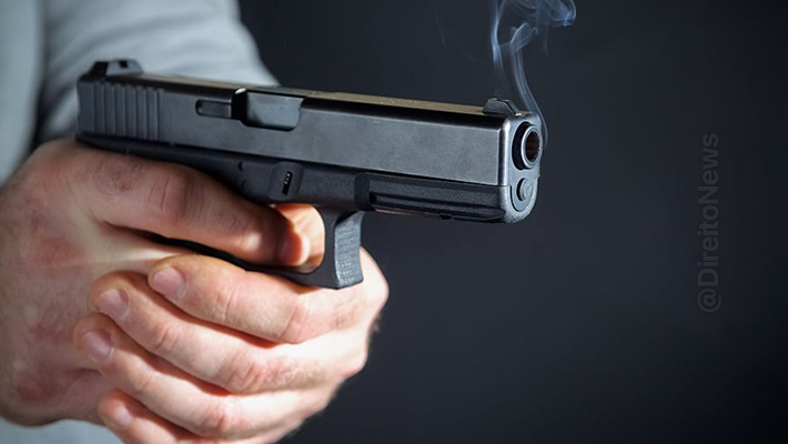 idoso faz piada homofobica colega trabalho assassinado tiro
