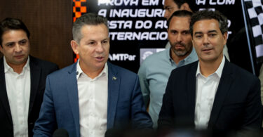 O governador Mauro Mendes, durante a coletiva