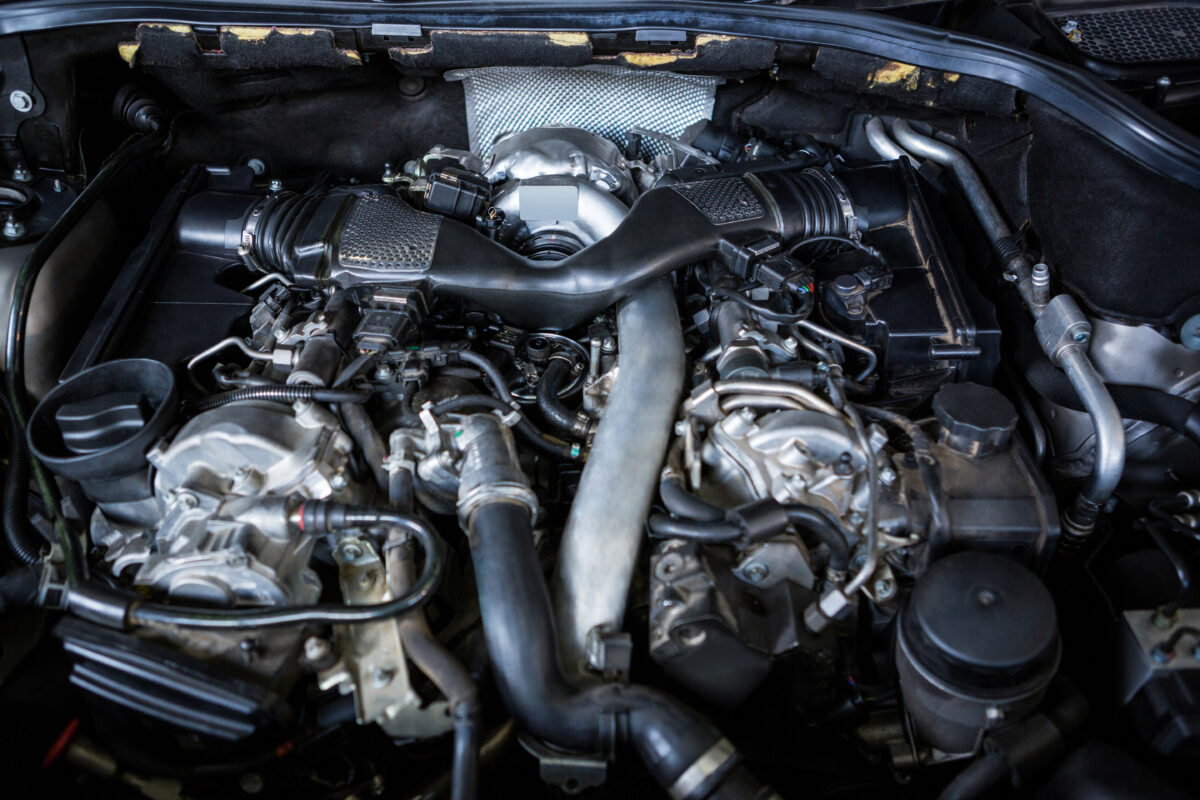 Close-Up-Car-Bonnet Metanol em combustível adulterado destrói o motor? Foto: Freepik