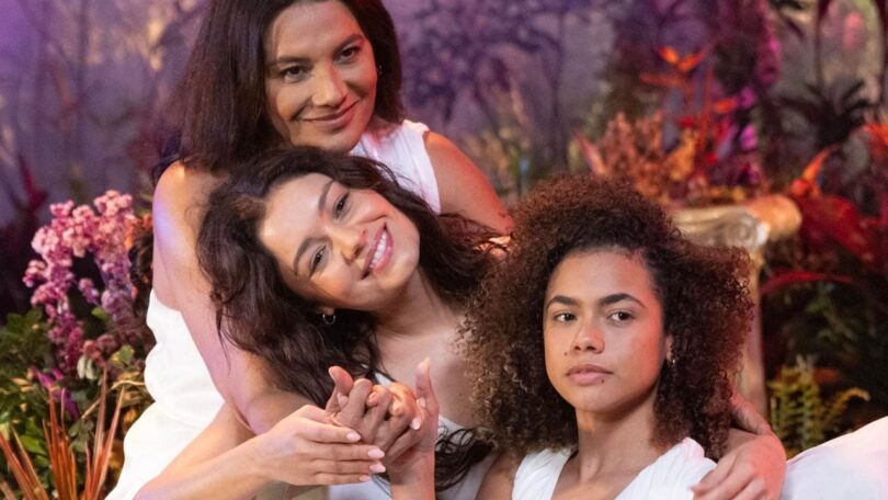 A Conexão Surpreendente Entre Três Graças E Série Da Netflix De Sucesso 1 2025 word1