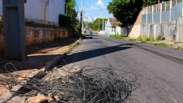 Várzea Grande Participa De Operação De Remoção De Fios De Telefonia E Internet Descartados Irregularmente 1 2025 word3