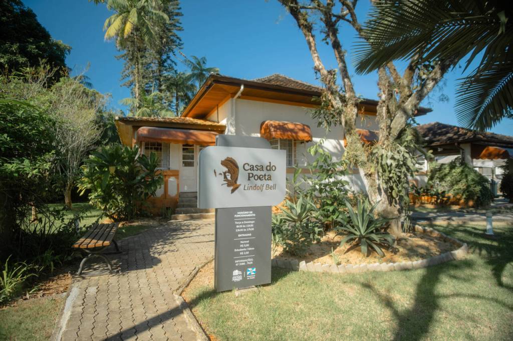 Casa Do Poeta Local guarda memórias do poeta timboense Lindolf Bell