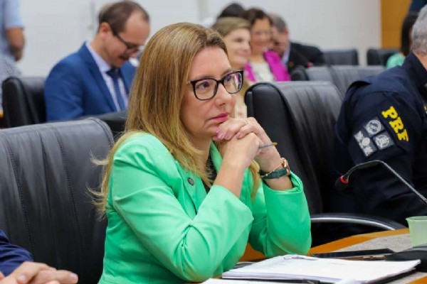 Prefeita De Vg Apresenta Pacote De R$ 200 Milhões Em Projetos Para Orla, Anel Viário Do Aeroporto E Asfalto Em Reunião Com Bancada Federal De Mt 1 2025 word2