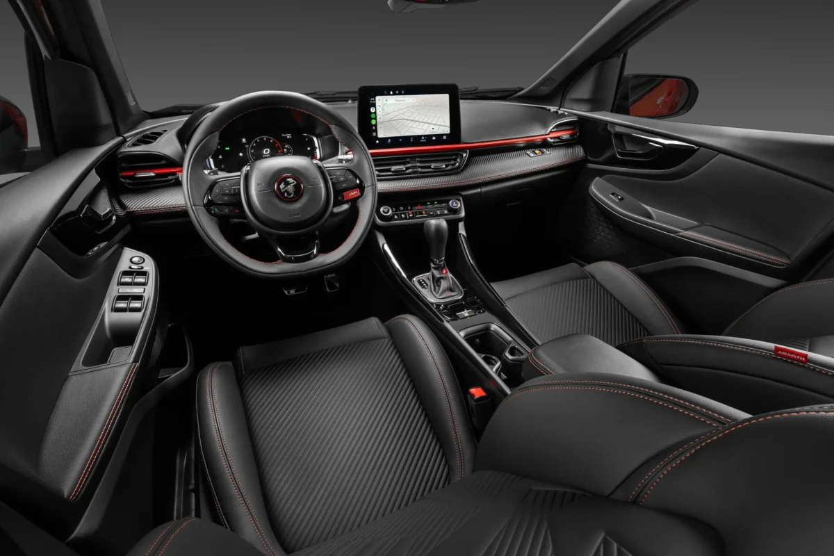 Interior-Fiat-Fastback-Turbo-2026 Ficha técnica Fiat Fastback Turbo 2026