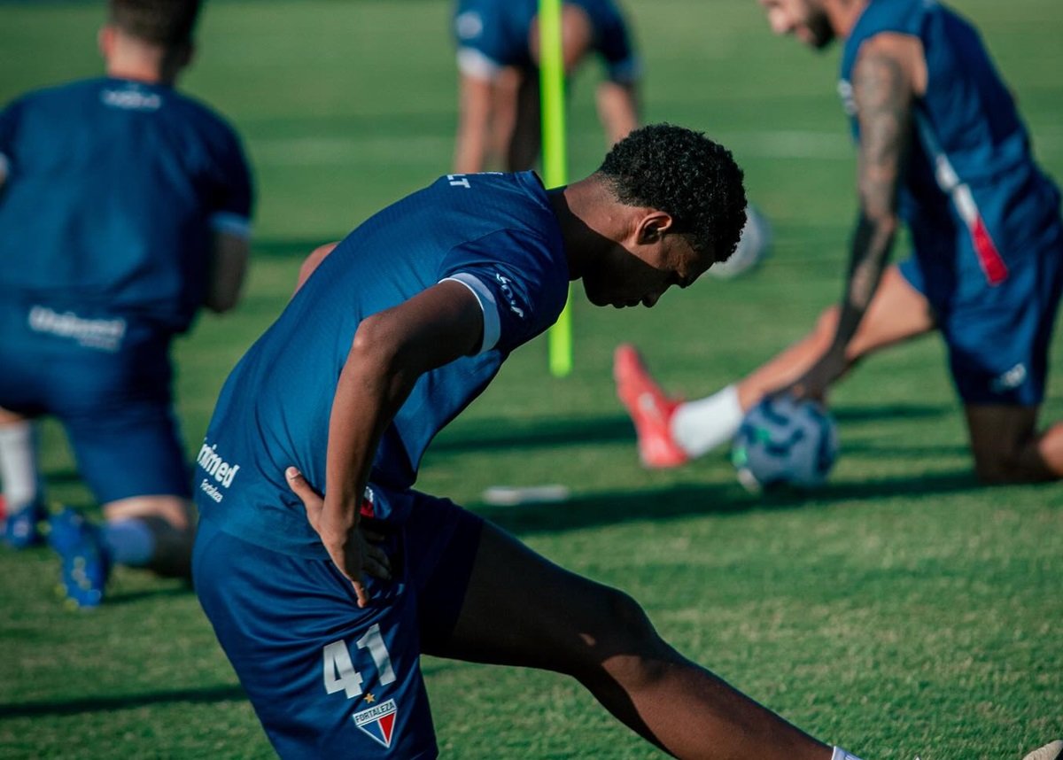 Santos x Fortaleza: duelo tenso na Vila Belmiro promete fortes emoções pela 31ª rodada do Brasileirão. Imagem: Mateus Lotif FEC