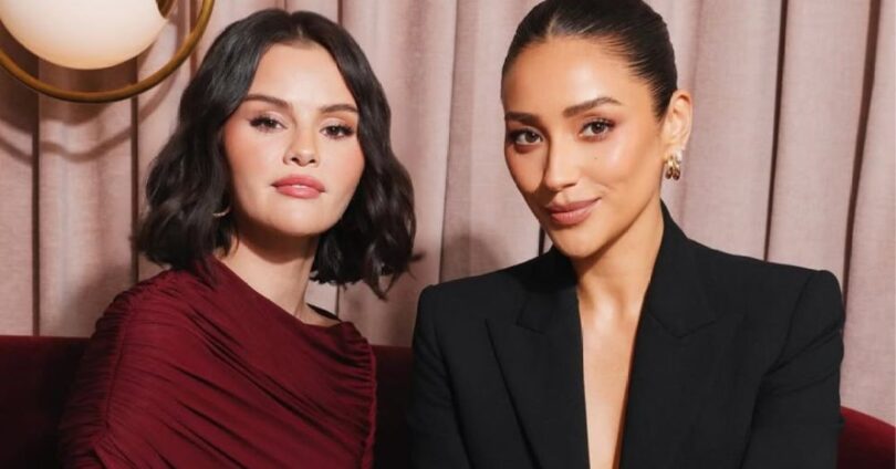 Selena Gomez E Shay Mitchell Lançam Collab De Beleza Prática: Confira! 1 2025 word3