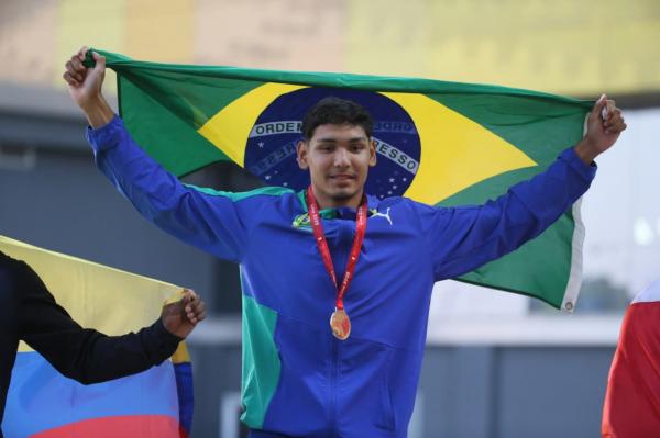Atleta De Sorriso Conquista Medalha De Ouro No Campeonato Sul-Americano Sub-20 De Atletismo 1 2025 word1