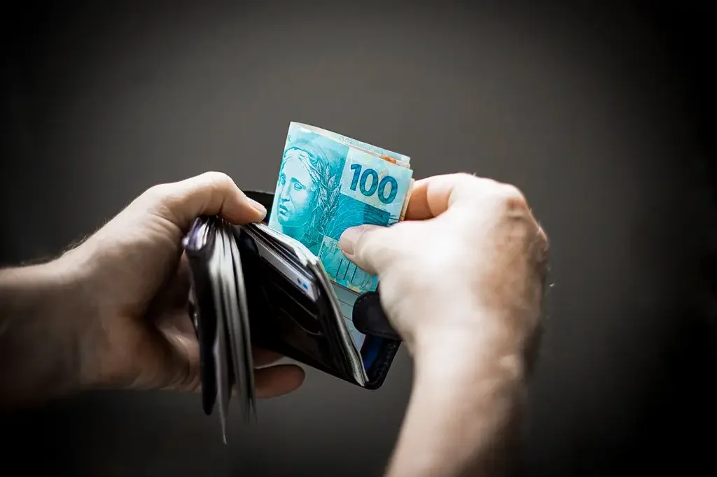 Quando será paga a segunda parcela do décimo terceiro salário? Entenda o que pode ser retido do benefício