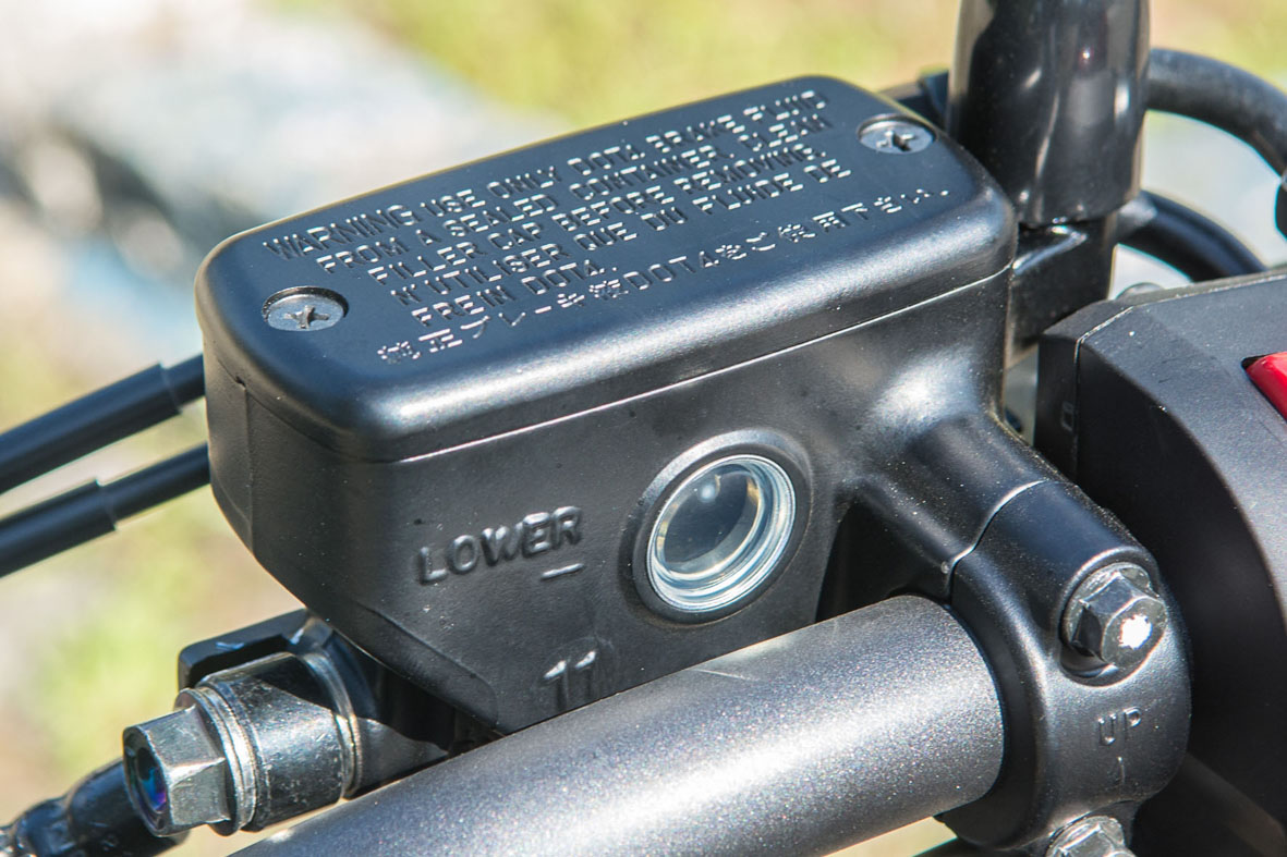 troca do fluído de freio da moto